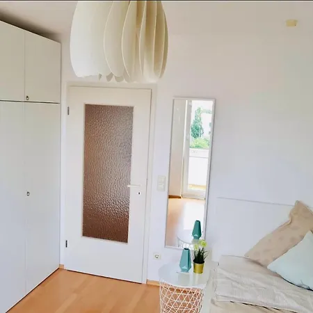 Schnuckeliges 1-zi Studio Mit Balkon In Ubahn-nahe Lejlighed