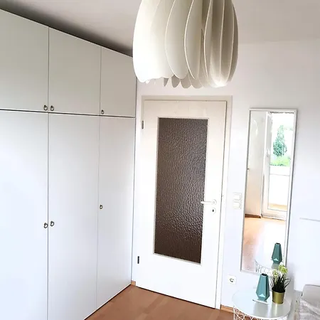 Schnuckeliges 1-zi Studio Mit Balkon In Ubahn-nahe 纽伦堡