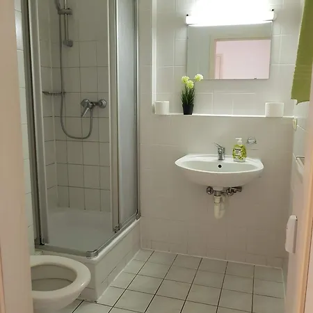 Schnuckeliges 1-zi Studio Mit Balkon In Ubahn-nahe *
